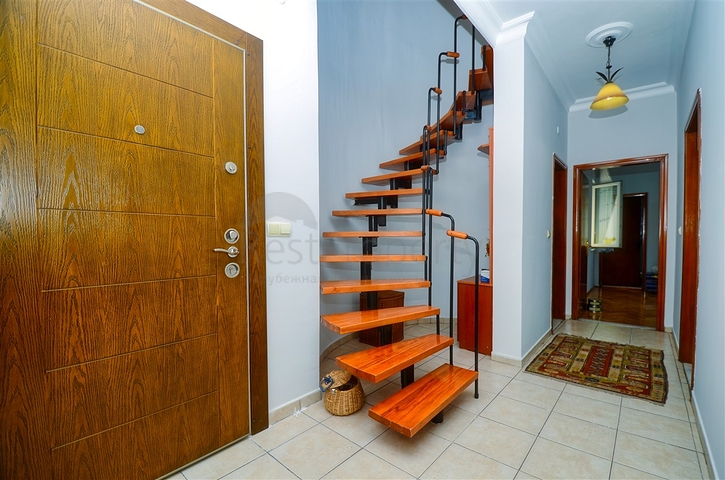 شقة دوبلكس 4 + 1 في وسط مدينة أنطاليا