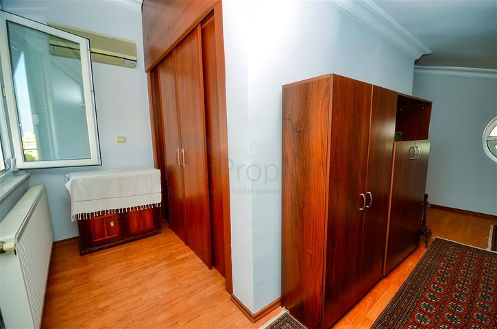 شقة دوبلكس 4 + 1 في وسط مدينة أنطاليا