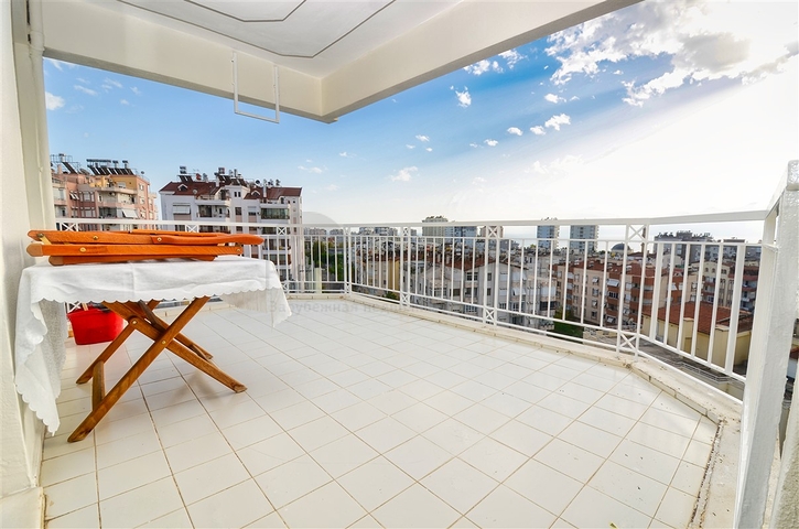 شقة دوبلكس 4 + 1 في وسط مدينة أنطاليا