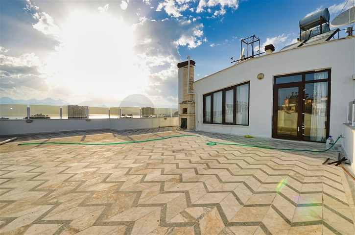 شقة دوبلكس 4 + 1 في وسط مدينة أنطاليا