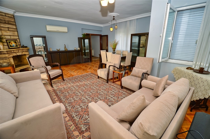 شقة دوبلكس 4 + 1 في وسط مدينة أنطاليا