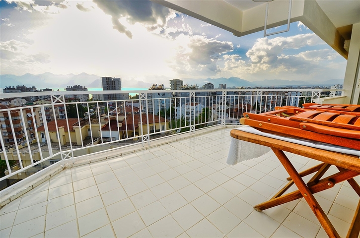 شقة دوبلكس 4 + 1 في وسط مدينة أنطاليا