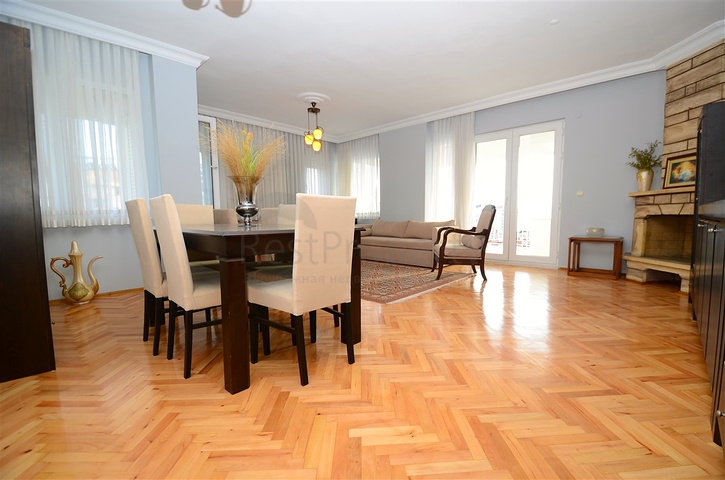 شقة دوبلكس 4 + 1 في وسط مدينة أنطاليا