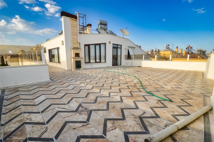 شقة دوبلكس 4 + 1 في وسط مدينة أنطاليا