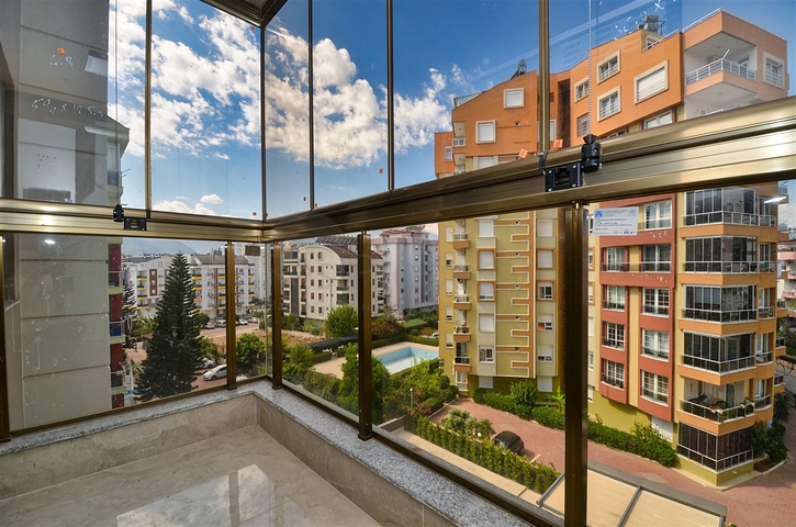 شقق 4+1 في كونيالتي-منطقة أنطاليا