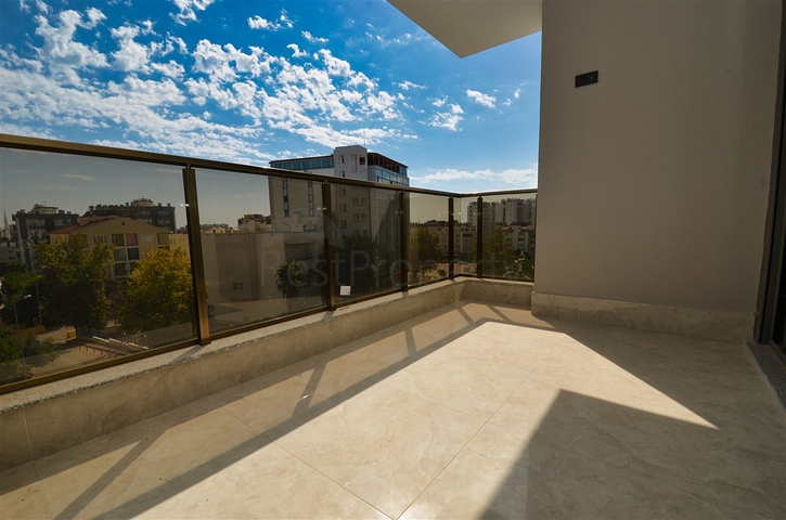 شقق 4+1 في كونيالتي-منطقة أنطاليا