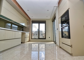 شقق 4+1 في كونيالتي-منطقة أنطاليا