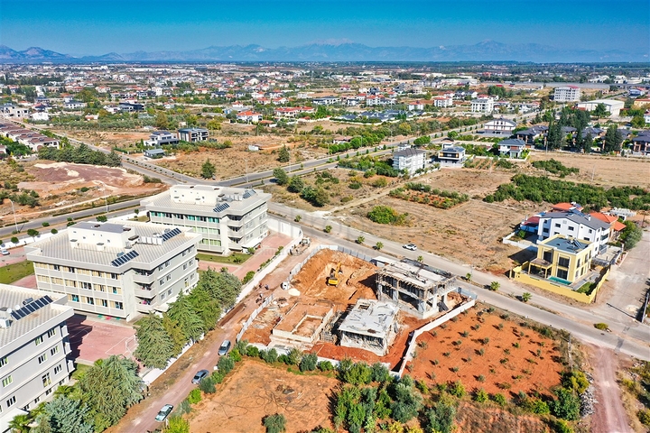 مشروع استثماري لفيلا 4 + 1 في منطقة دوشيميالتي-أنطاليا 