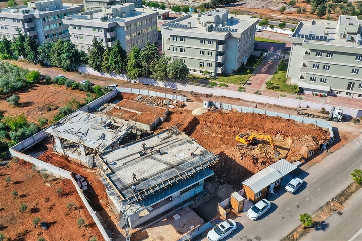 مشروع استثماري لفيلا 4 + 1 في منطقة دوشيميالتي-أنطاليا 