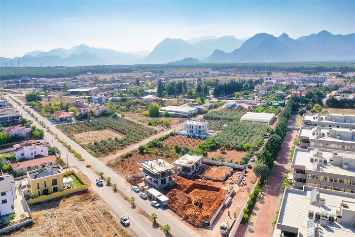 مشروع استثماري لفيلا 4 + 1 في منطقة دوشيميالتي-أنطاليا 