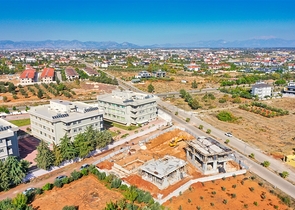 مشروع استثماري لفيلا 4 + 1 في منطقة دوشيميالتي-أنطاليا 