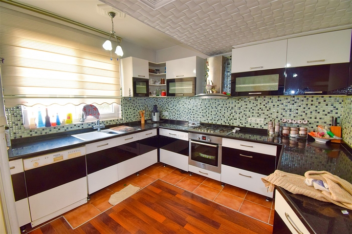 فيلا 4 + 2 في منطقة لارا أنطاليا