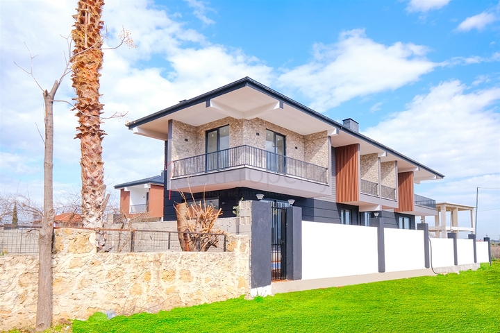 فلل 4 + 2 في دوشيمالتي-منطقة أنطاليا 