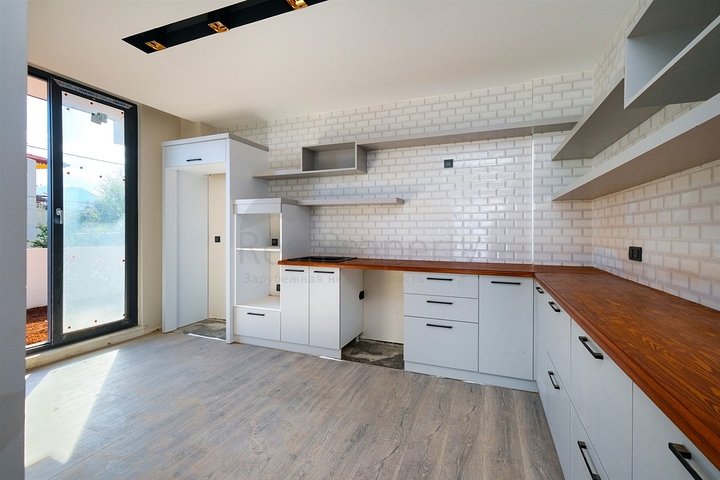 فلل 4 + 2 في دوشيمالتي-منطقة أنطاليا 