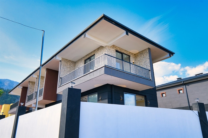 فلل 4 + 2 في دوشيمالتي-منطقة أنطاليا 