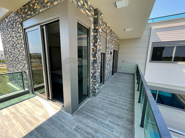 فيلا 4 + 1 في منطقة بيليك أنطاليا 