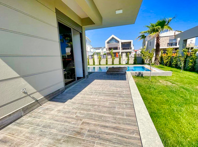 فيلا 4 + 1 في منطقة بيليك أنطاليا 