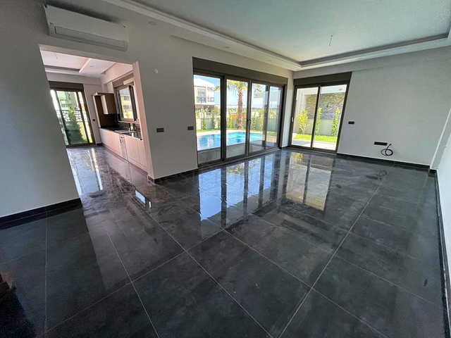 فيلا 4 + 1 في منطقة بيليك أنطاليا 