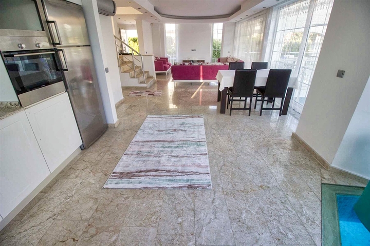 فيلا 4 + 1 في منطقة بيليك أنطاليا 