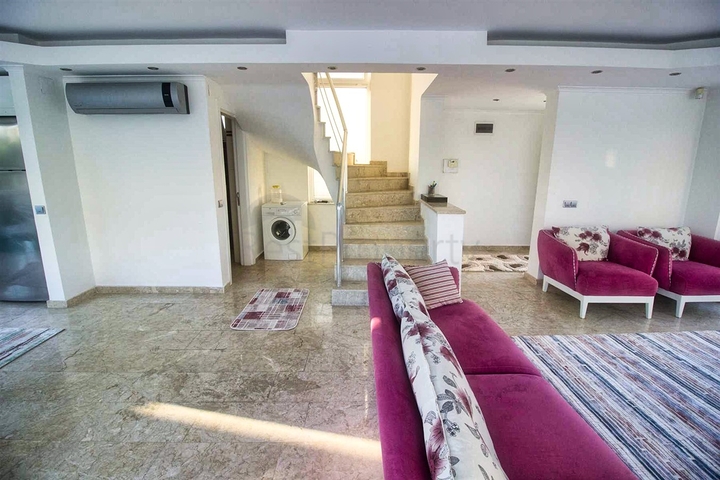 فيلا 4 + 1 في منطقة بيليك أنطاليا 