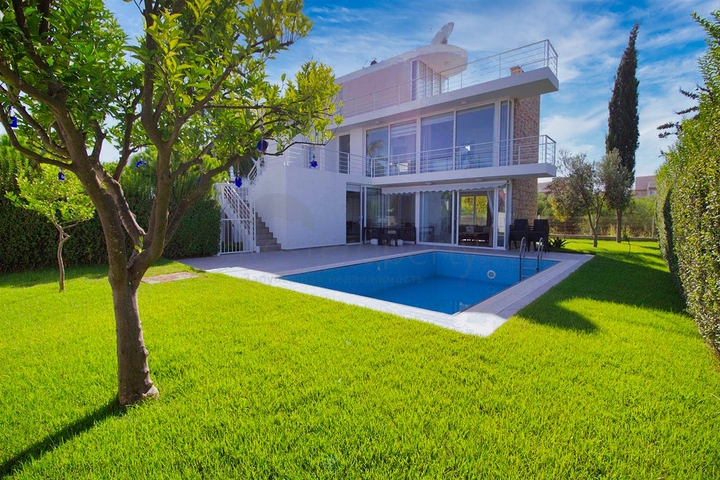 فيلا 4 + 1 في منطقة بيليك أنطاليا 