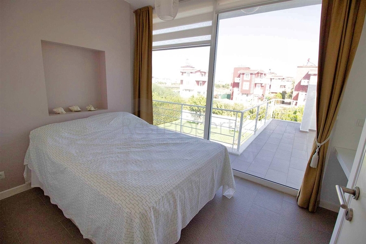 فيلا 4 + 1 في منطقة بيليك أنطاليا 