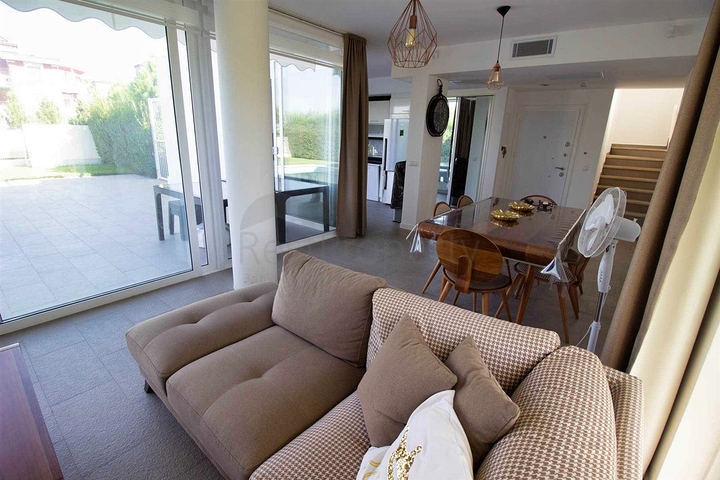 فيلا 4 + 1 في منطقة بيليك أنطاليا 