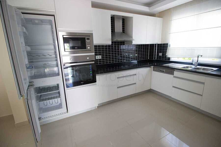 فيلا 4 + 1 في منطقة بيليك أنطاليا 