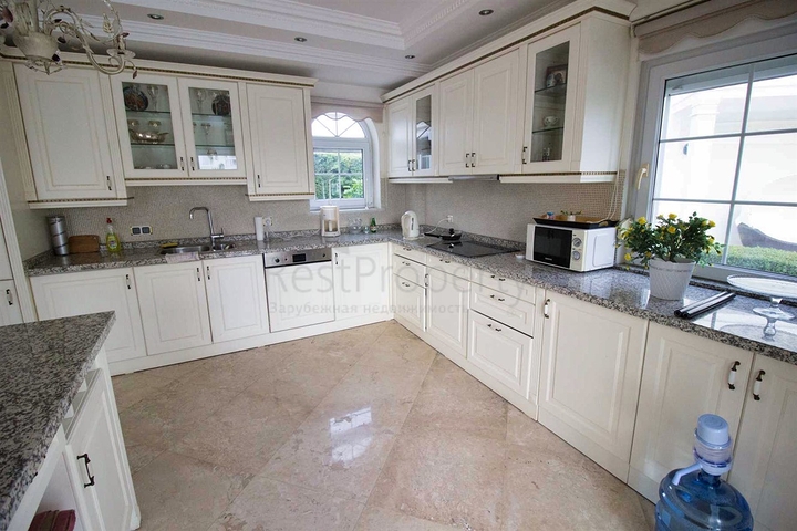 فيلا 4 + 1 في منطقة بيليك أنطاليا 