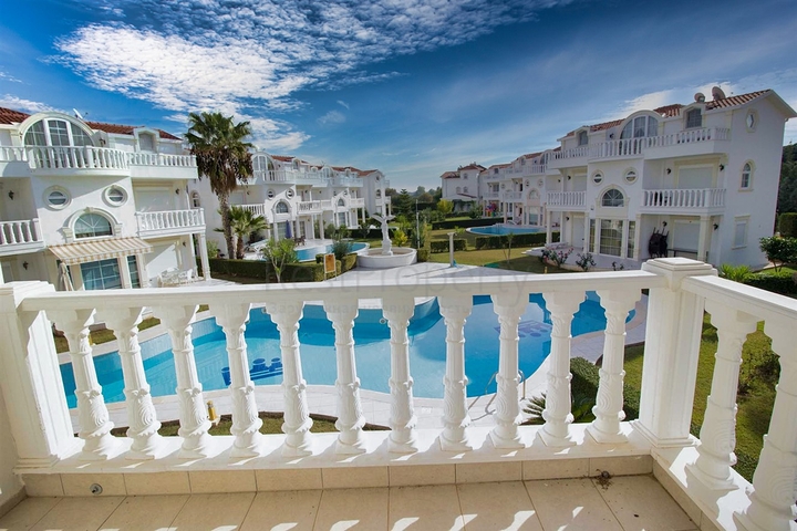 فيلا 4 + 1 في منطقة بيليك أنطاليا 