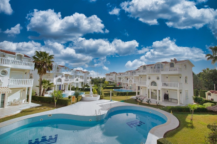 فيلا 4 + 1 في منطقة بيليك أنطاليا 