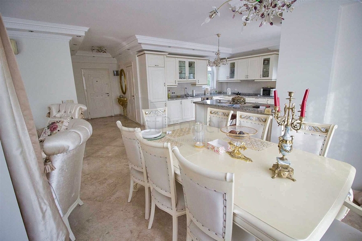 فيلا 4 + 1 في منطقة بيليك أنطاليا 