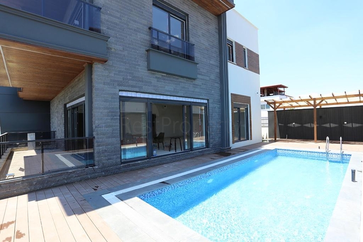 فيلا 5+1 في دوشيمالتي-منطقة أنطاليا