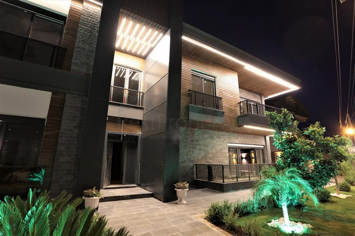 فيلا 5+1 في دوشيمالتي-منطقة أنطاليا