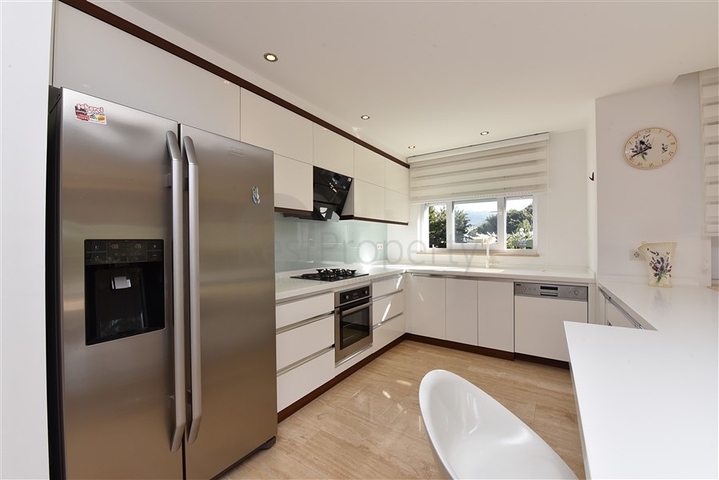 دوبلكس عائلية - 3 غرف وصالة - ضمن منطقة هادئة - كوناكليه / الانيا 