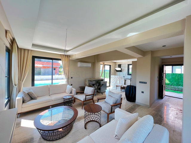 فيلا 3+1 في منطقة فتحية 