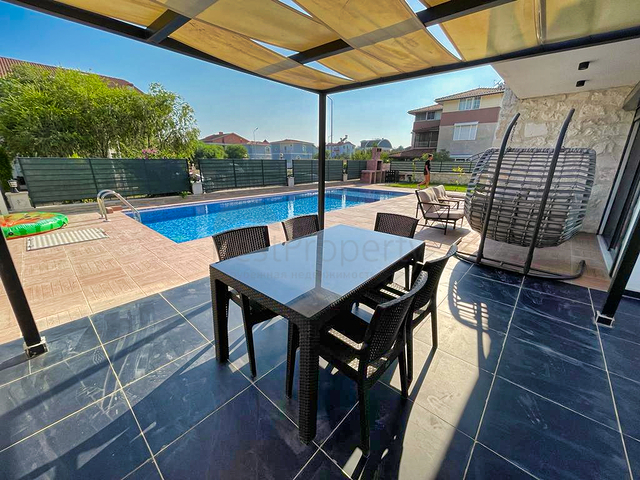 شقة دوبلكس 4 + 1 في منطقة بيليك أنطاليا