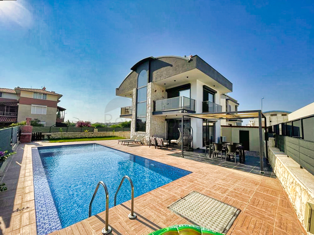 شقة دوبلكس 4 + 1 في منطقة بيليك أنطاليا