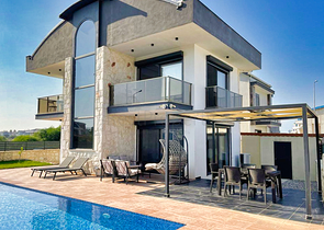 شقة دوبلكس 4 + 1 في منطقة بيليك أنطاليا