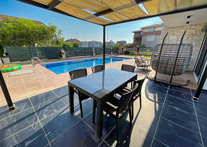 شقة دوبلكس 4 + 1 في منطقة بيليك أنطاليا