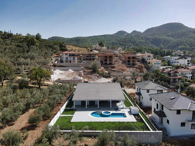 فيلا 3+1 في منطقة فتحية