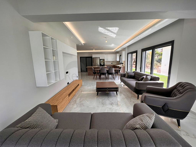 فيلا 3+1 في منطقة فتحية