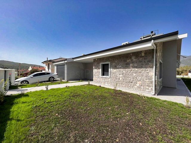 فيلا 3+1 في منطقة فتحية