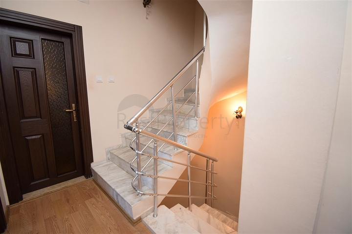 فيلا 4 + 1 في منطقة بيليك أنطاليا