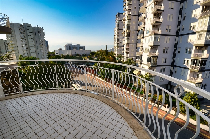 شقة 2 + 1 في منطقة لارا أنطاليا