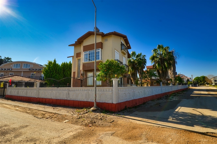 فيلا 4 + 1 في منطقة بيليك أنطاليا