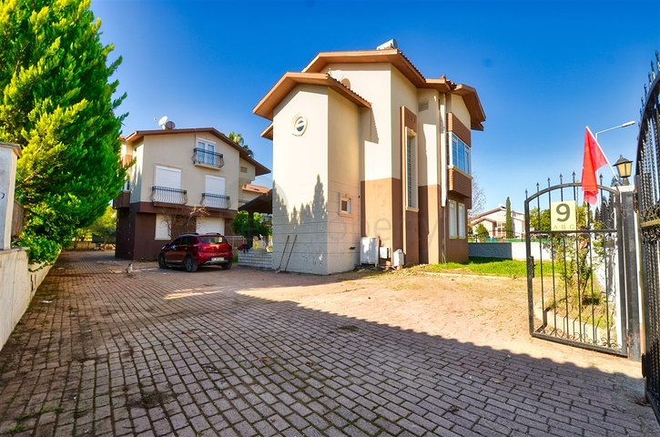 فيلا 4 + 1 في منطقة بيليك أنطاليا