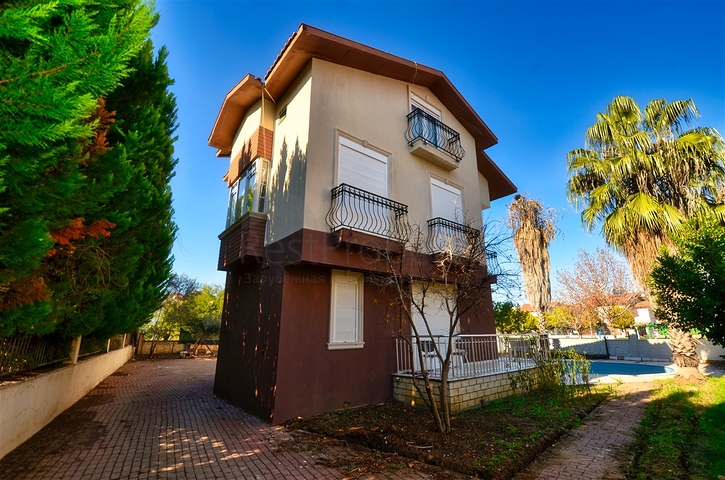 فيلا 4 + 1 في منطقة بيليك أنطاليا