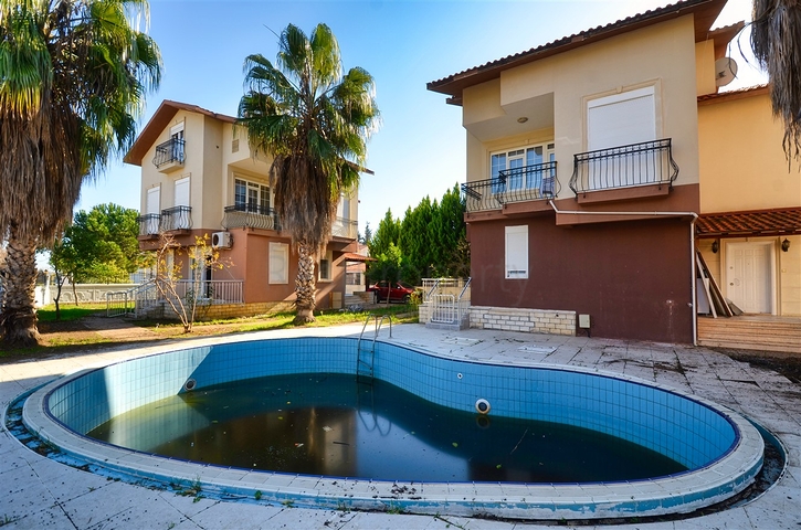 فيلا 4 + 1 في منطقة بيليك أنطاليا