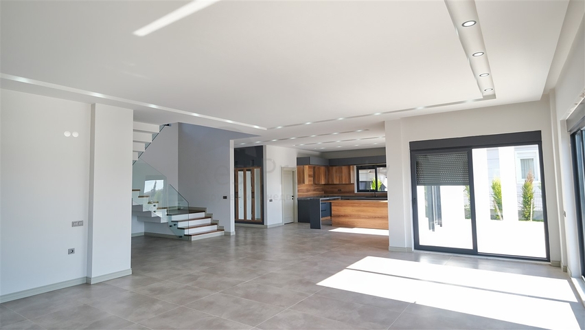 فيلا 5+1 في دوشيمالتي-منطقة أنطاليا 